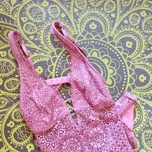 (XS) hollister bodysuit